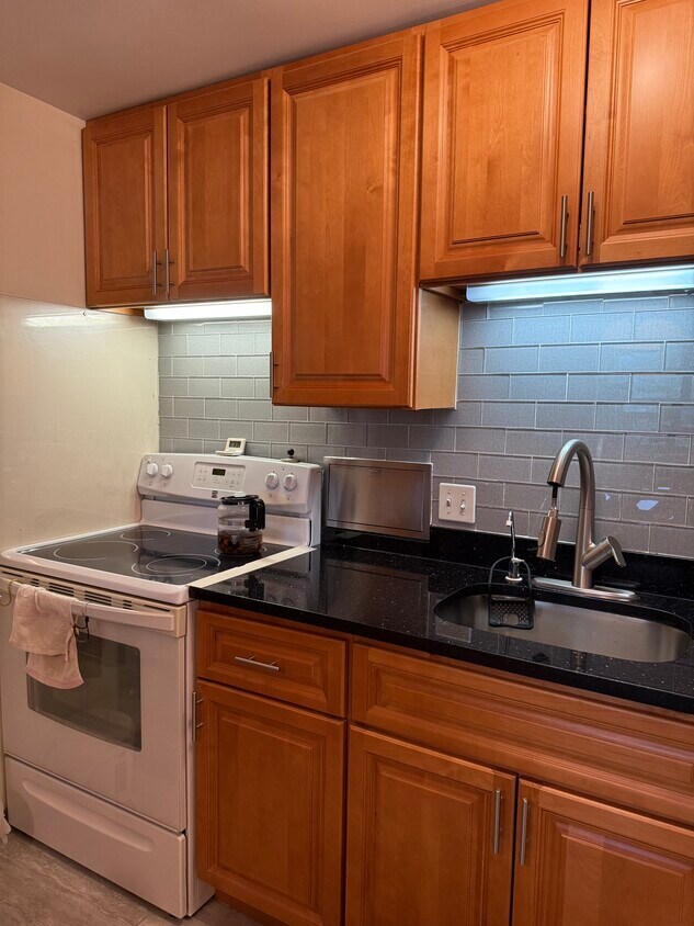 Foto principal - 10 Commonwealth Ct