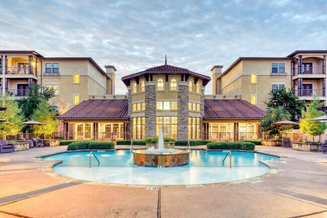 Building Photo - Aventine at Kessler Park