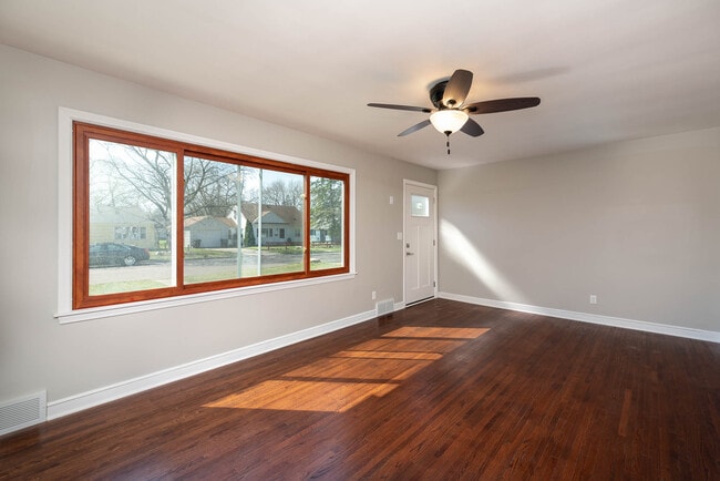 Photo - 221 Norton St House