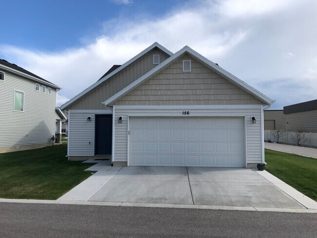 Building Photo - 156 E 2480 N