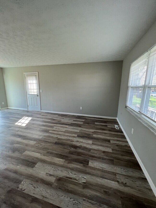Foto del edificio - 5441 Deforest Dr