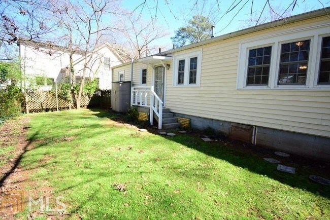 Building Photo - 508 Sycamore Dr