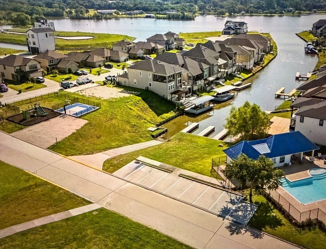 Building Photo - 11110 N Lake Mist Ln