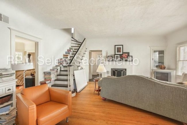 Foto del edificio - 4 bed 2 bath in the Fabulous 40's of East Sac