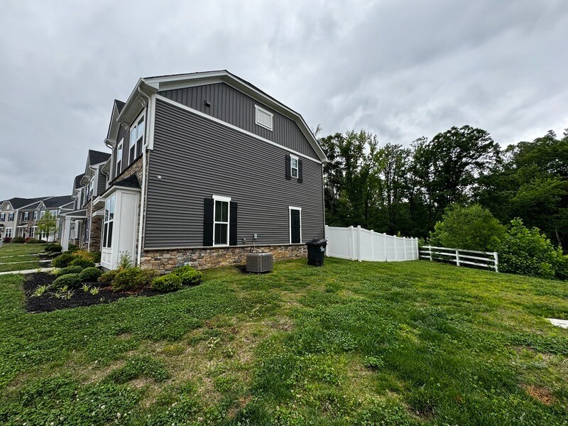 Building Photo - 4056 Grv Pt Cir