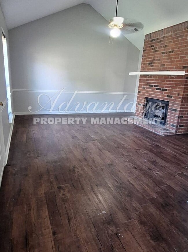 Building Photo - 3 BR and 2 BA Raleigh/ Bartlett Newly Reno...