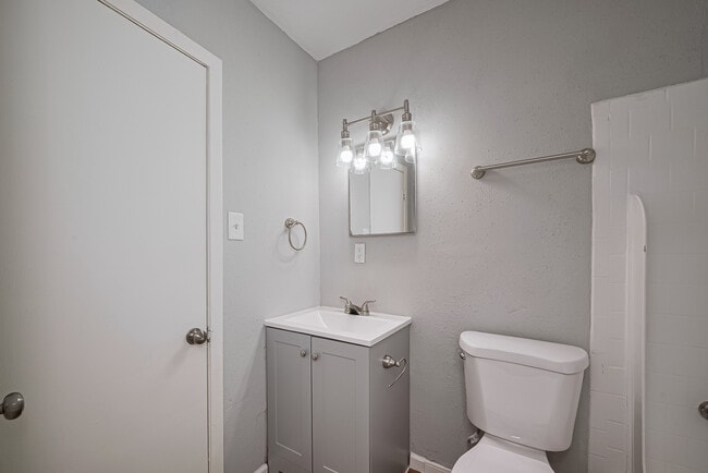 Building Photo - Mangum Oaks