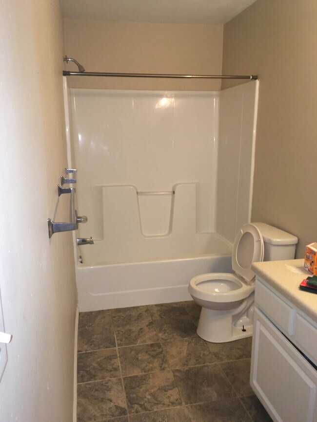 Second bathroom - 2839 Eric Court