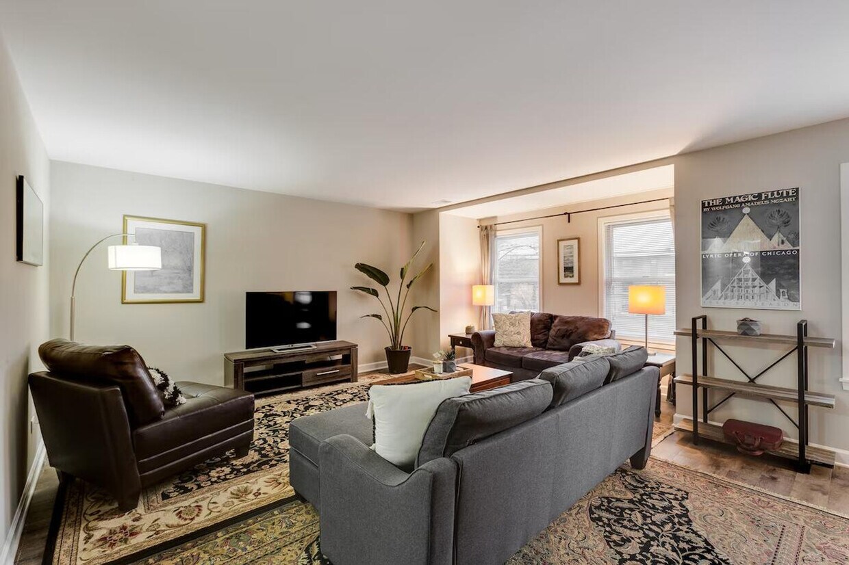 Foto principal - 226 S Hoyne Ave