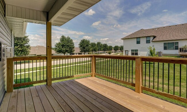 Foto del edificio - BRAND NEW 4 bedroom home in Copper Leaf- Nixa