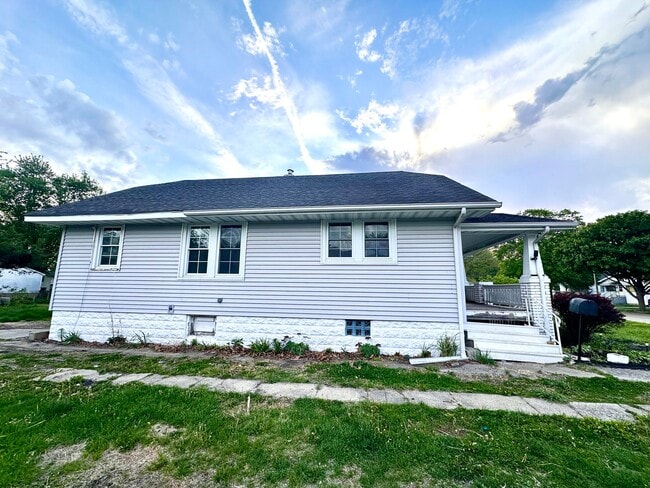 Building Photo - 1237 E Johns Ave