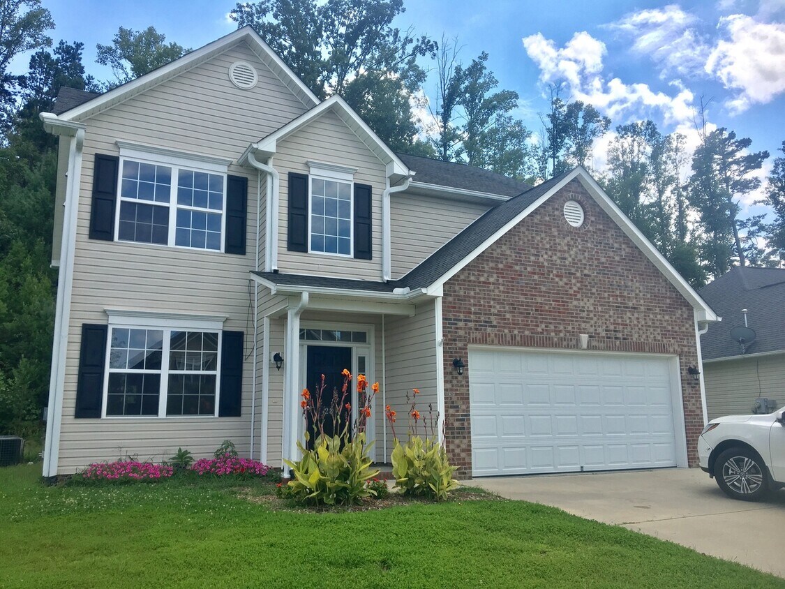 Foto principal - Spacious House in Woodfin/ 4 bedrooms-2.5 ...