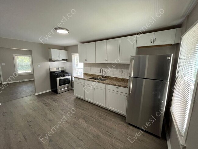 Foto del edificio - 11068 Essex Ave