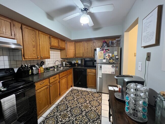 Kitchen - 755 S Dwyer Ave