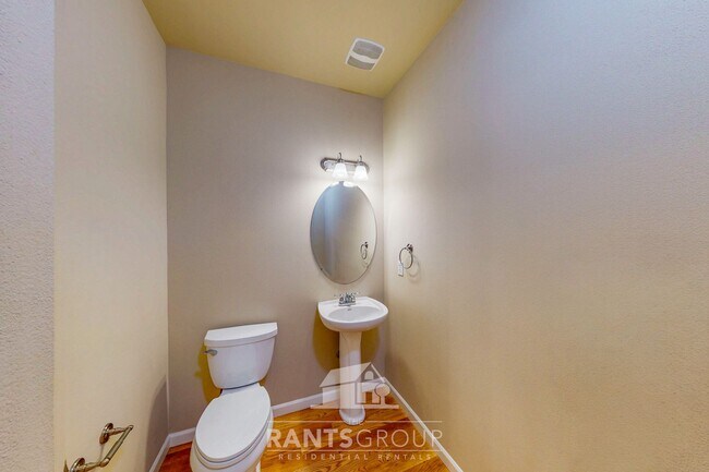 Building Photo - "Cozy" Meets "Modern": 3-Bedroom Home with Dreamy Front Porch Retreat!