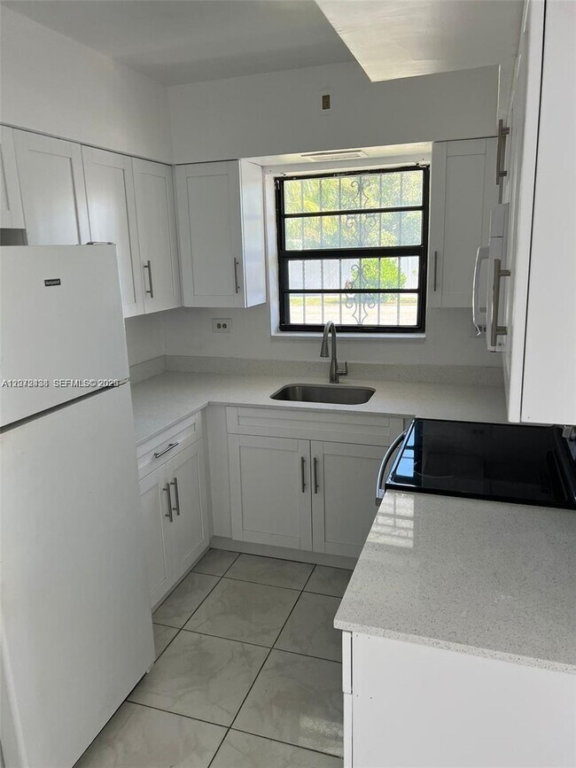 Foto del edificio - 505 NE 142nd St