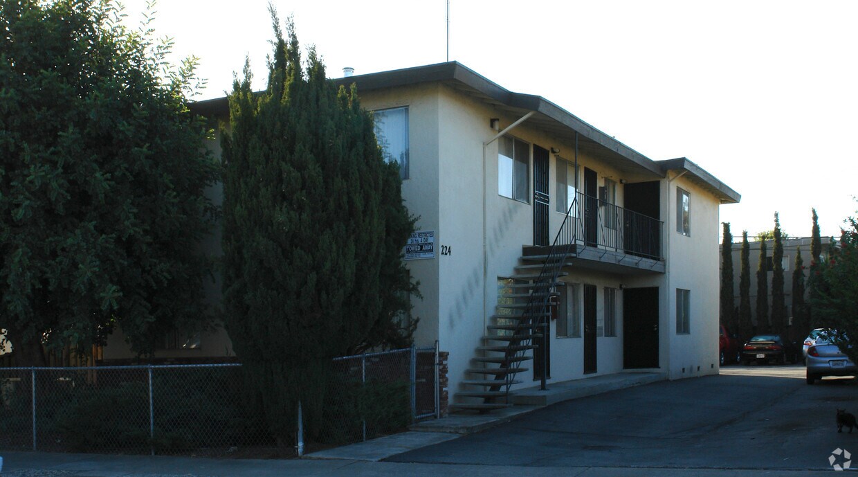 Foto del edificio - 224 Eastside Dr