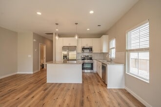 Building Photo - 124 Woodland Dr