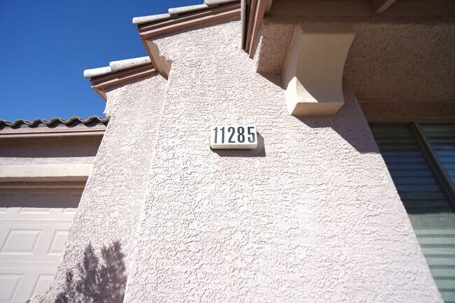 Foto del edificio - SHOWINGS AVAILABLE NOW