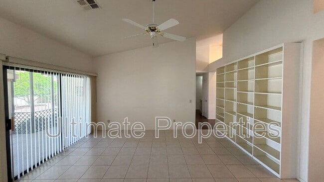 Foto del edificio - 9716 W Escuda Dr