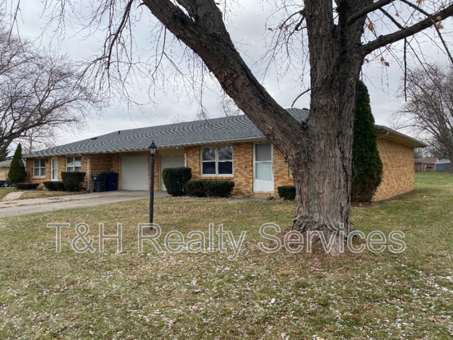 Building Photo - 4420 Hilltop Way