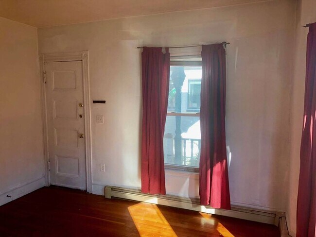 Building Photo - Student friendly Brighton 2-bed