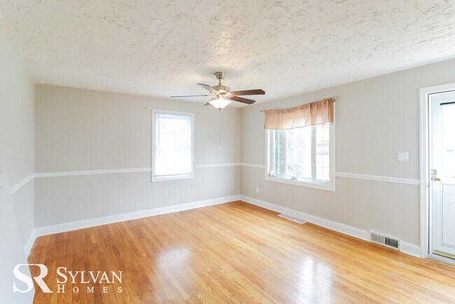 Building Photo - 4BR, 1.5BA Cape Cod
