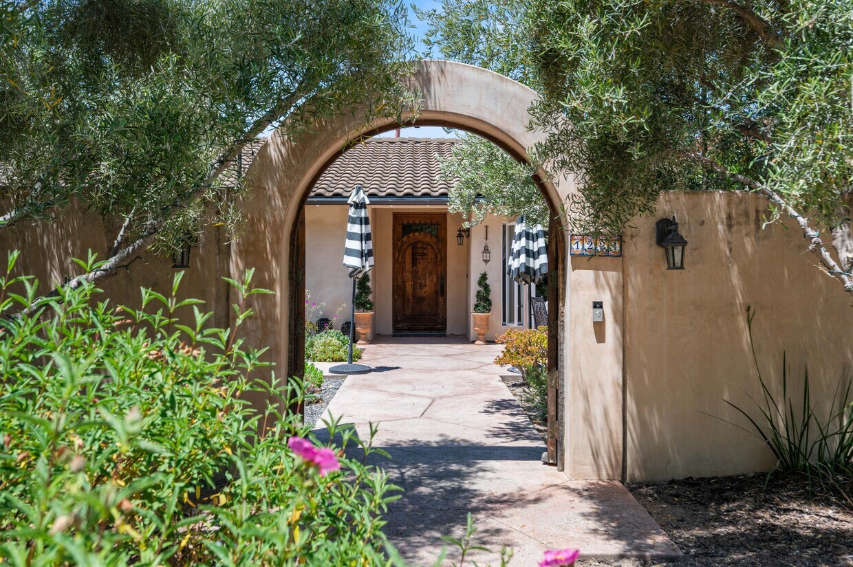 Primary Photo - 1221 N Refugio Rd