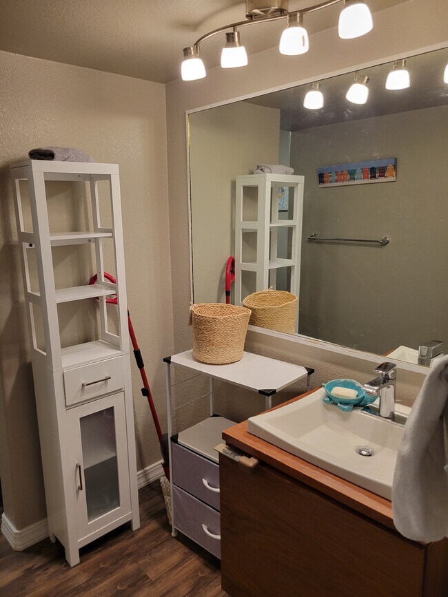 Building Photo - 6723 Issaquah Dr