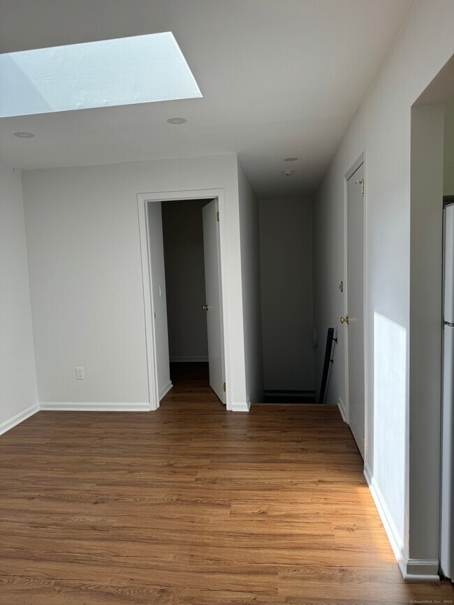 Building Photo - 45 Doral Farm Rd