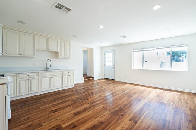 Building Photo - 10713 Tinker Ave