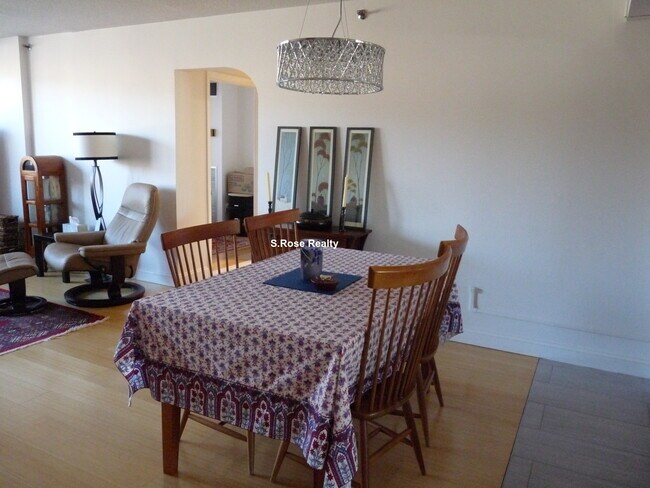 Foto del edificio - 1731 Beacon St