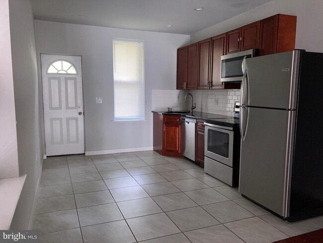 Building Photo - 742 S 53rd St
