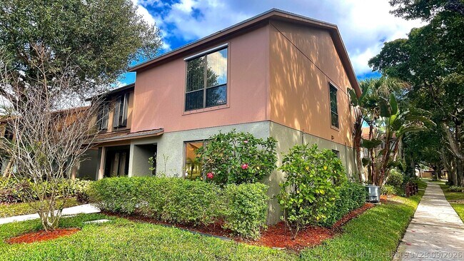 Building Photo - 501 Sandtree Dr