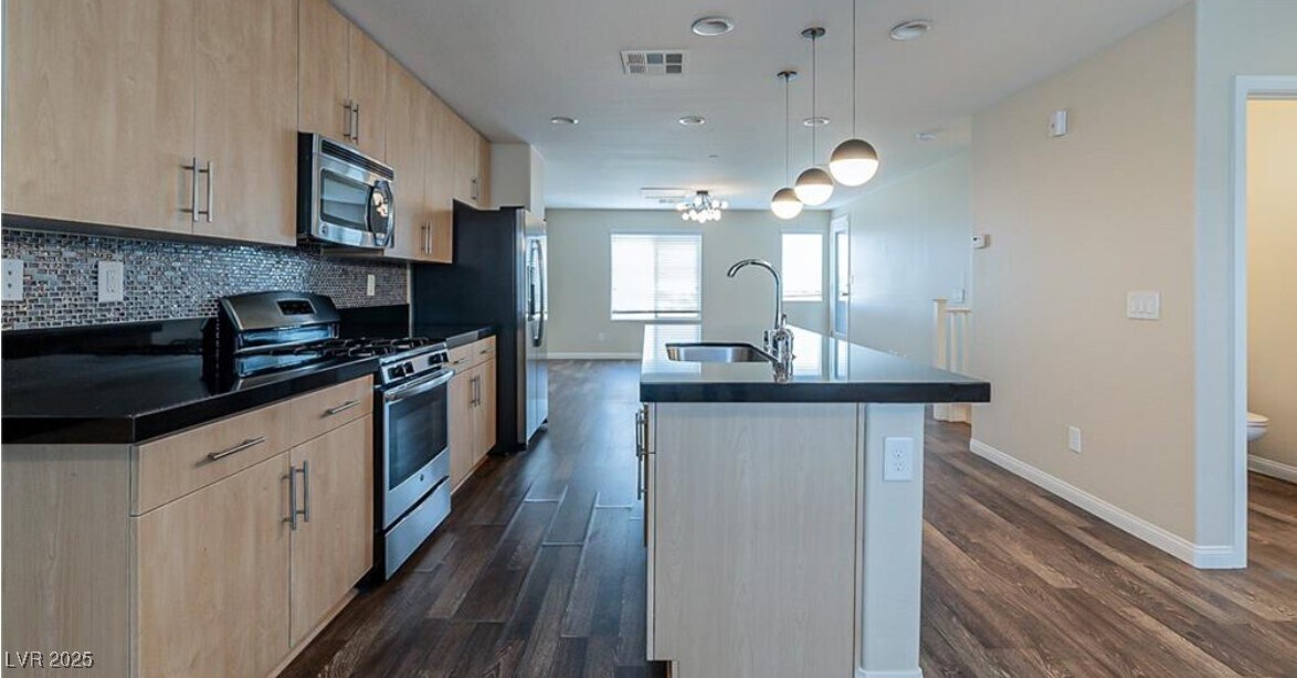 Foto principal - 9050 W Tropicana Ave