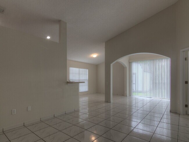 Building Photo - 8344 Fort Thomas Way