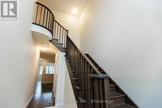 Building Photo - 133 Stern Dr