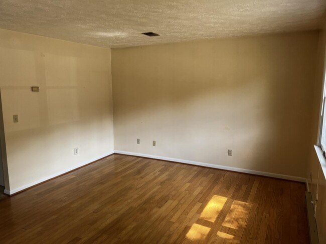 Foto del edificio - 236 Trimble Ave