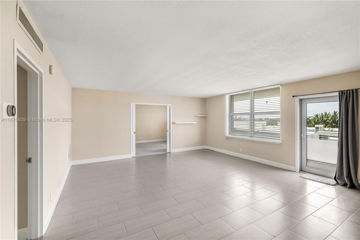 Building Photo - 9225 Collins Ave