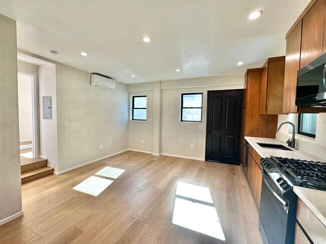 Foto del edificio - 4414 Saint Clair Ave