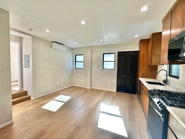 Building Photo - 4414 Saint Clair Ave