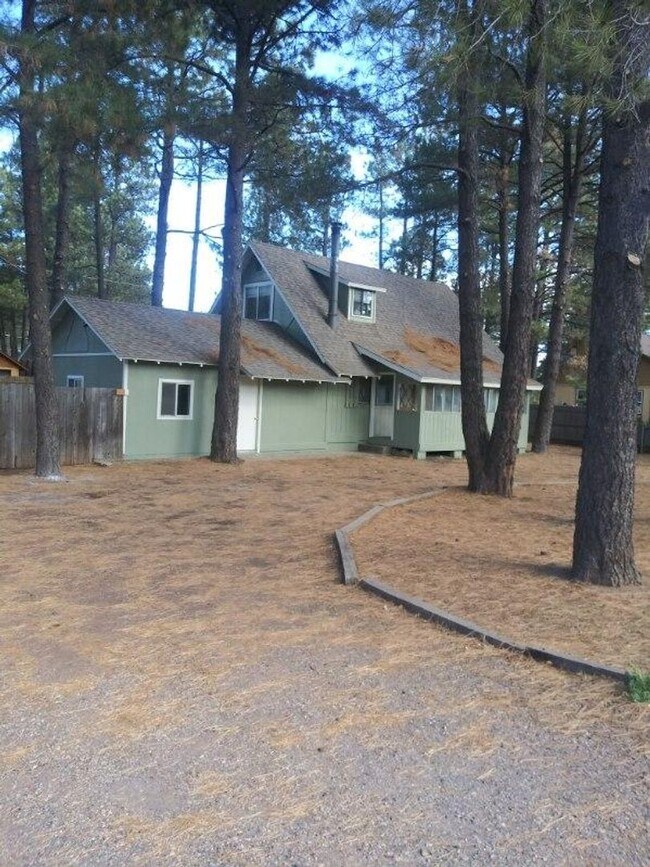 Foto del edificio - COMING IN AUGUST! Turn' Key 3-Bed Mountain...