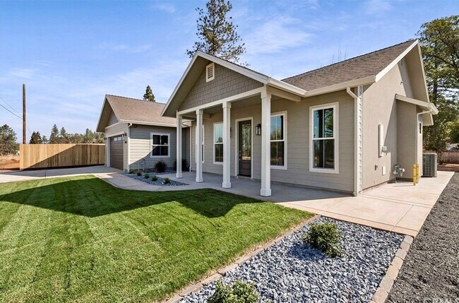 Foto del edificio - 5890 Crestmoor Dr