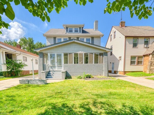 Foto del edificio - Lakefront 4-Bedroom Home for Rent in Euclid, OH