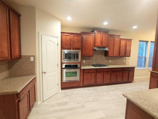 Building Photo - 1601 Lions Den