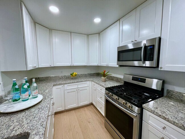 Building Photo - 2 Bedroom 1 Bath Condo At Savoy Park for Rent