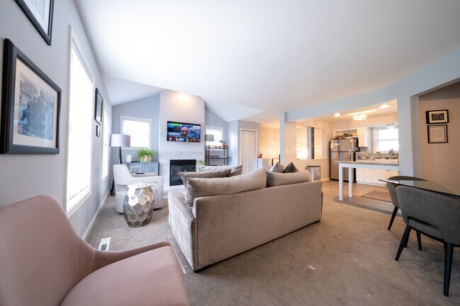 Foto del edificio - 4905 Bayswater Rd