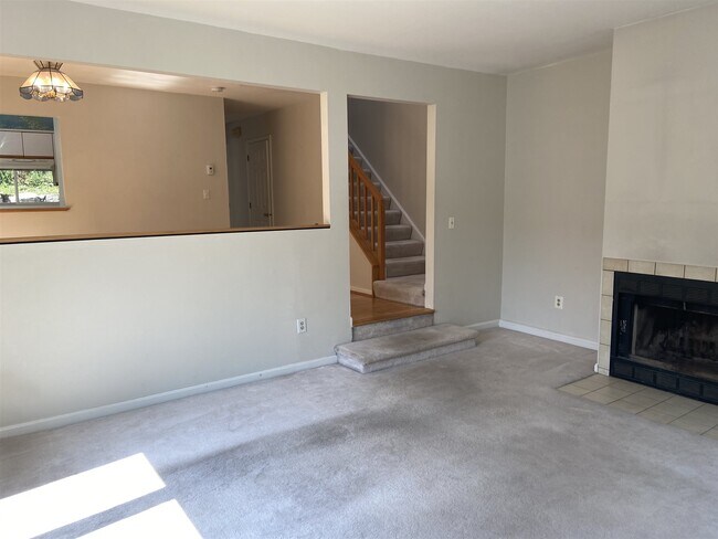 Building Photo - 102 Spinnaker Way