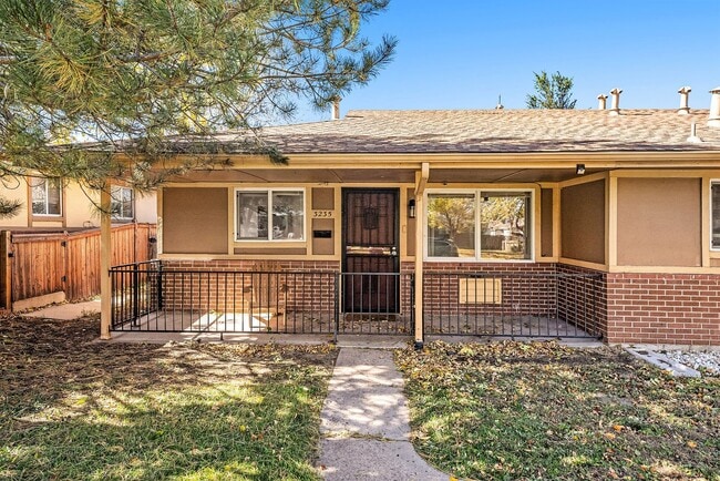 Foto del edificio - Updated 2 Bed 1 Bath Townhome in Clayton Neighborhood