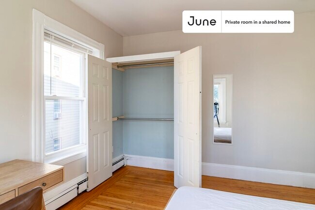 Foto del edificio - Room in Shared 4 bed/2 bath home in Allston